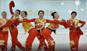 万安滨江舞蹈队广场舞《爷爷奶奶和我们》欢快秧歌舞 演示和分解动作教学