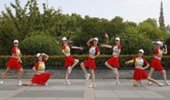 茉莉广场舞《亲亲我》64步快乐健身操 演示和分解动作教学 编舞茉莉