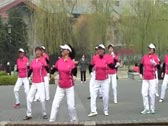 北京平凡歌舞广场舞队 国标《小苹果》