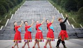 韦福强广场舞《为你等待》优美藏族舞 演示和分解动作教学 编舞韦福强