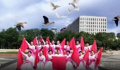 穆宏广场舞《祝福祖国》原创红绸舞 演示和分解动作教学 编舞穆宏