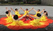 杭州依依广场舞《一朵莲开见菩萨》旗袍 演示和分解动作教学 编舞依依
