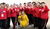 谷城元琴广场舞《过河》DJ新年特献32步手花舞 演示和分解动作教学
