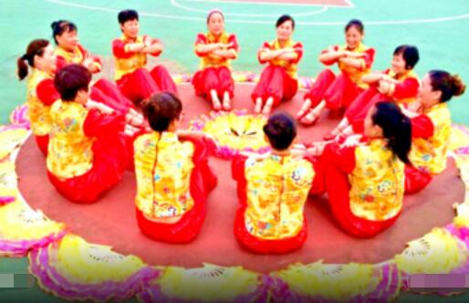 湛江红苹果广场舞《我和我的祖国》背面演示及分解教学 编舞红苹果