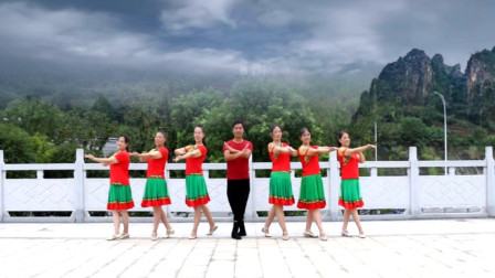 凤凰六哥广场舞《蓝色天梦》原创藏族舞精英队