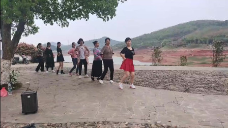 郴州冬菊广场舞【躁动的心狂野的唱】外景拍摄团队舞