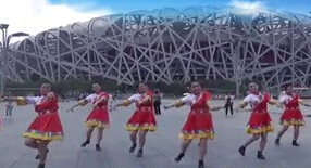 美久广场舞美丽的姑娘我爱你 北京鸟巢表演 编舞美久 多吉演唱