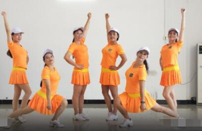 广州飘雪广场舞《咔咔的干》原创励志健身舞 背面演示及分解教学