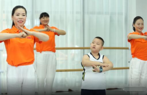 刘荣广场舞《朗迪八段锦》健身操 背面演示及分解教学