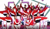 小龙女广场舞《卡路里》16人变队形 演示和分解动作教学 编舞小龙女