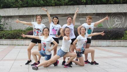凤凰香香广场舞《三十出头》演示和分解动作教学 编舞香香