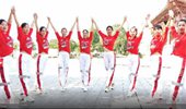 广西桂平白衣天使广场舞《英文慢嗨》48步曳步舞 演示和分解动作教学
