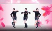 山东可爱小龙女广场舞《爱情主演》DJ原创32步摆胯舞 演示和分解动作教学