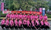 漓江飞舞广场舞《万水千山总是爱》32步舞 演示和分解动作教学 编舞青春飞舞