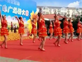 飘雪广场舞  红红的中国  团队演示