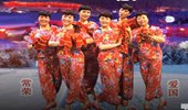 龙城依诺广场舞《东北的冬东北的情》32步手绢舞 演示和分解动作教学