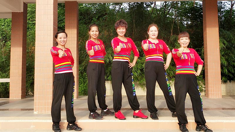 吴川飞燕广场舞《为自己干杯》励志健身舞 演示和分解动作教学 编舞飞燕