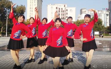 上海香何花广场舞《三月三日唱山歌》水兵混搭舞 背面演示及分解教学 编舞香何花