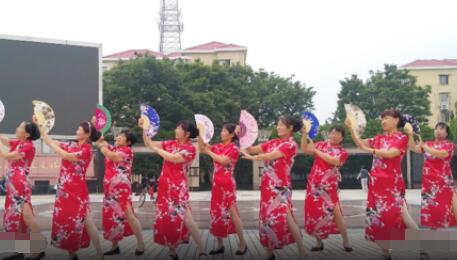 上海香何花广场舞《爱你如初见》原创旗袍扇舞 背面演示及分解教学
