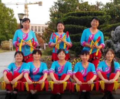 上海香何花广场舞《开心每一天》打连响健身操 背面演示及分解教学