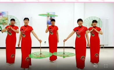 阳光美梅广场舞《水乡新娘》旗袍模特秀附队形与伞的运用 背面演示及分解教学