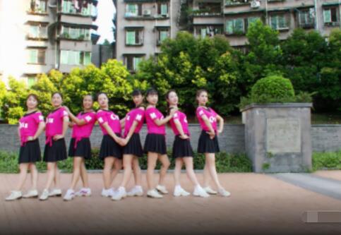 叶久久广场舞《哥哥妹妹一起嗨》团队活力健身舞 背面演示及分解教学