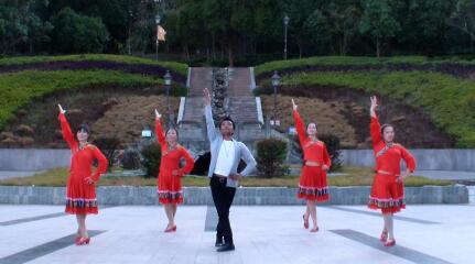 最流行的广场舞_2013年最流行的印度广场舞舞蹈 –