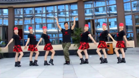 凤凰六哥广场舞《溜溜的姑娘像朵花》原创水兵舞背面团队版