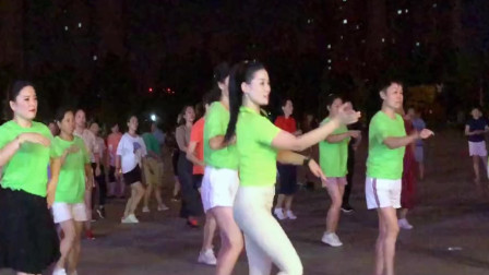 青青世界广场舞初级鬼步舞《莲花亭》跟风跳一曲含分解动作教学