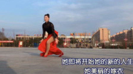 青青世界广场舞带姐妹们三连跳全网最火的《贝塔33步鬼步舞》