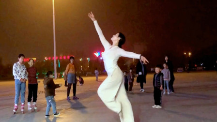 青青世界广场舞网红32步广场舞《往事如烟DJ》全民健身
