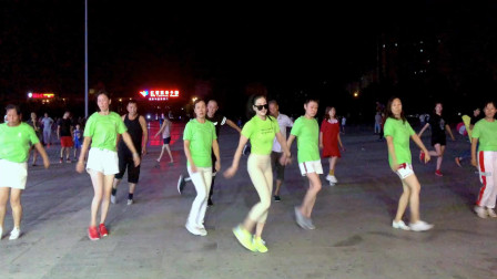 青青世界广场舞中级52步鬼步舞《朋友如酒DJ》