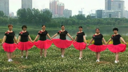 姐妹动感广场舞《玫瑰花开》32步舞曲剪辑效果超好