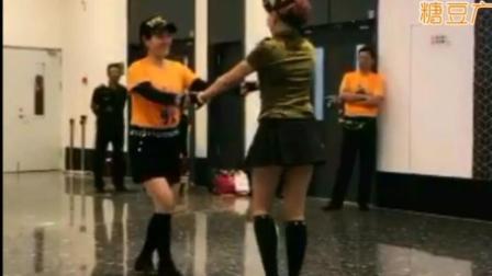 糖豆广场舞课堂第二季广场舞双扇舞红红的中国结双人学舞教程