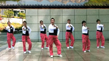 韦福强广场舞《天上的纳木措》原创藏族舞教学