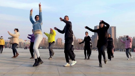 青青世界广场舞最新广场舞神曲来了《入心的人DJ》歌曲太好听了