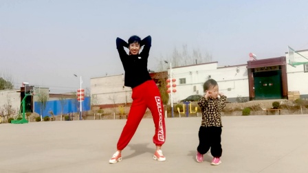 阿采原创广场舞最火32步网红舞《小师妹》弹跳点步超好看跳完减肥